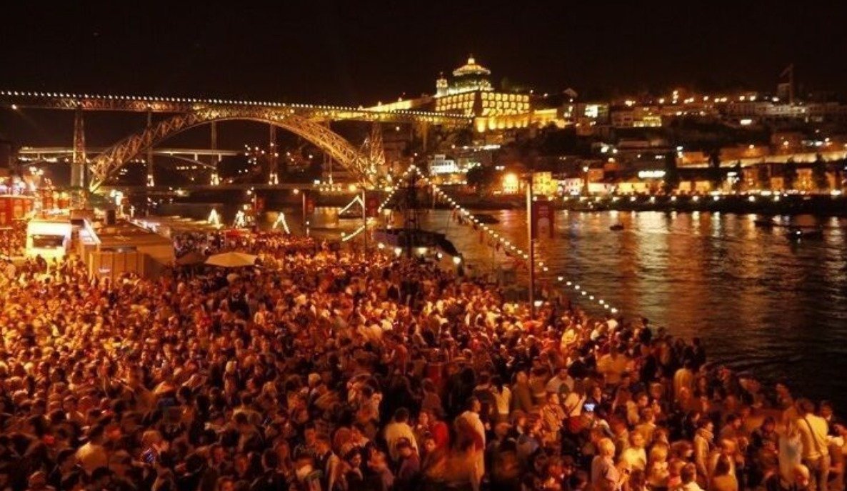 São João no Porto: Como é a Festa, as Tradições e o Que Fazer na Noite Mais Animada de Portugal